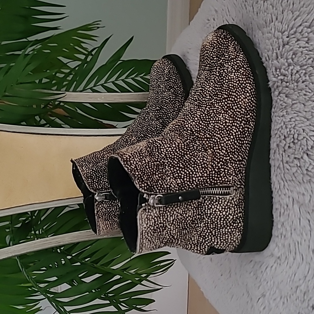 UGG Ankle Boots ❤️ - Picture 2 of 8
